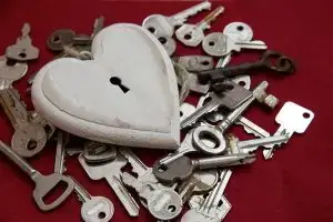 Photo of one heart with many keys.