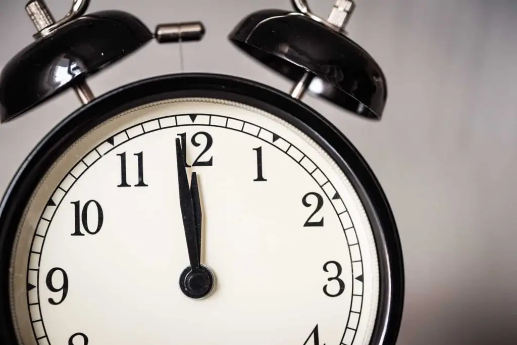 Photo of an alarm clock just before midnight?