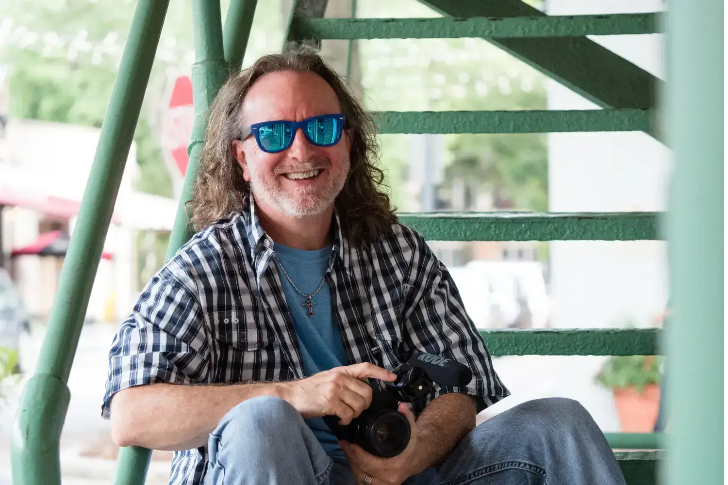 Kevin Kolbe helps seasoned citizens to create their own YouTube channels with ease.