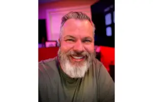 Cliff Ravenscraft helps people find their voice and share their knowledge as The Podcast Answer Man.