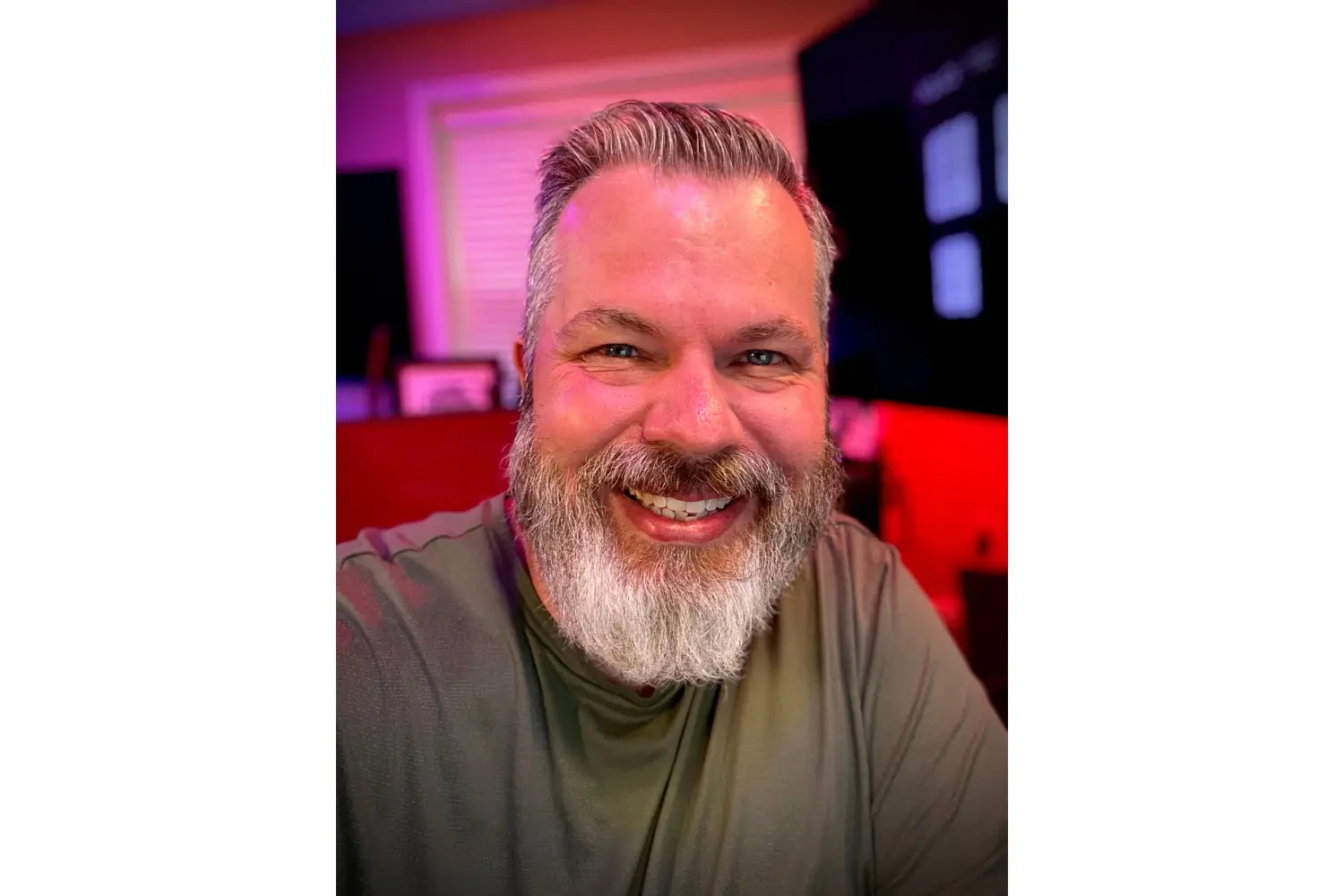 Cliff Ravenscraft helps people find their voice and share their knowledge as The Podcast Answer Man.